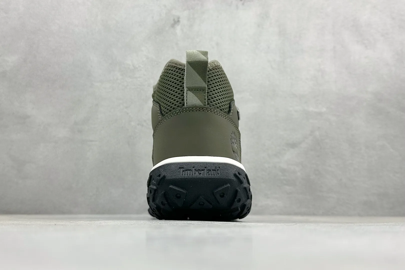 🐲💰 480 terminal store Timberland/Timberland outdoor high-top casual Martin boots series. Guangdong factory quality, original box and original packaging. The fabric is made of Italian 🇮🇹 top-grade frosted fine-grained cowhide. It is paired with anti-odor and anti-corrosion genuine leather latex insoles to give you a perfect wearing experience. The quality is exquisite and durable. A must-have for sportsmen. Specially designed to treat those who are not handsome. High-quality and first-class foot feel. Item number: TBOA5VCVA58